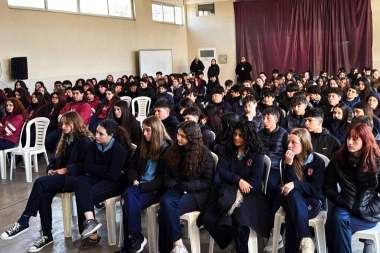 Más de 2.500 alumnos de San Isidro se sumaron al programa de seguridad "Ojos en Alerta"
