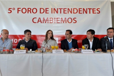 Vidal encabezó el Foro de Intendentes de Cambiemos con un Passaglia sentado en la mesa