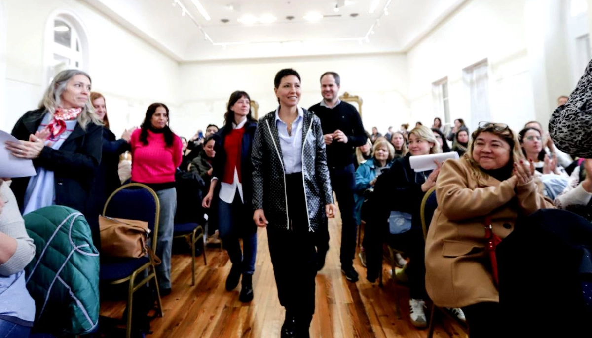 Junto a Ceci Soler, Mayra Mendoza firmó la reactivación de obras en escuelas de Quilmes y Don Bosco