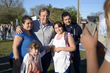 Cascallares inauguró dos paseos públicos y dialogó con vecinos de Glew y Malvinas