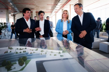 Kicillof y Magario volvieron con la campaña por la Tercera: recorridas junto a Espinoza y Cascallares