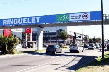 Tránsito ligero en La Plata: comenzó a funcionar la onda verde en Camino Centenario