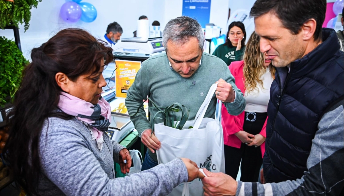 Mantegazza y Larroque presentaron un nuevo Almacén de la Comunidad para San Vicente