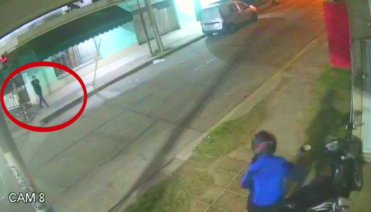 A la carrera y empuñando una pistola, le robaron la moto en Merlo