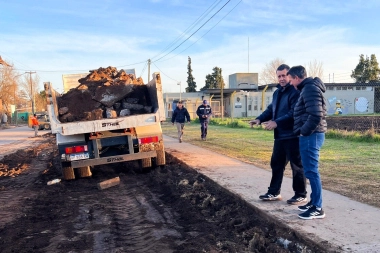Avanza la obra de estacionamiento a 45 grados en el Polo Educativo de Roque Pérez