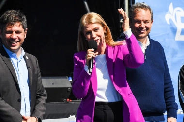 Magario visitó Almirante Brown y le pidió al electorado “ponerle un límite a Milei”