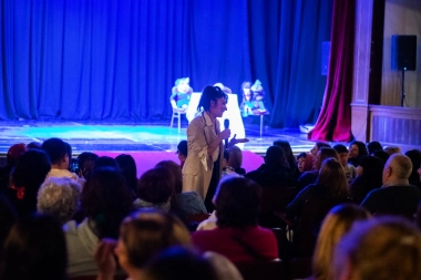Anita Martínez brilló en el Teatro Español de Magdalena con su espectáculo “Encantadora”