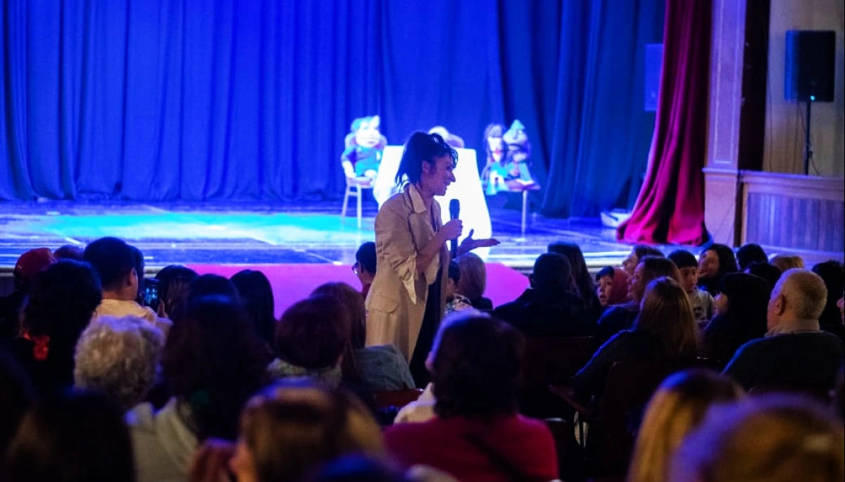 Anita Martínez brilló en el Teatro Español de Magdalena con su espectáculo “Encantadora”