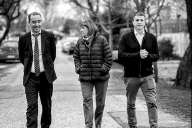 Bullrich en La Plata: visita a escondidas, candidatos sin campaña y una foto en un pozo