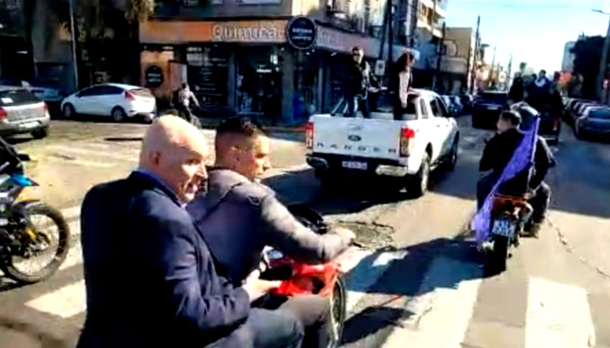 Antecedentes violentos y contacto con barras: quién es el motoquero que salvó a Espert en Lomas de Zamora