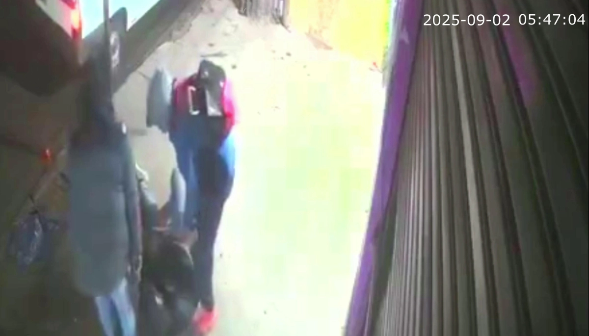 Merlo en llamas: iba a trabajar con la camioneta pero acabó en el piso encañonado y amenazado con un machete