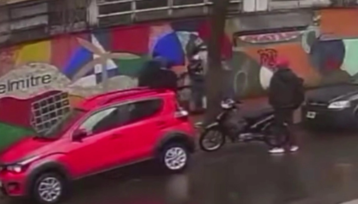 Motochorros emboscaron y les robaron a adolescentes que salieron del colegio