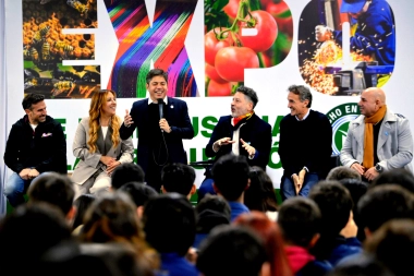 Kicillof cerró la campaña en la Primera Sección y comparó al gobierno de Milei con la última dictadura