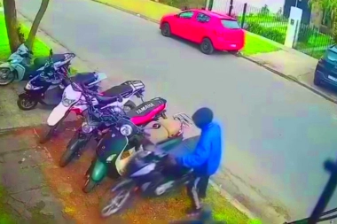 Hay esperanzas: adolescente robó una moto en La Plata y la madre lo entregó a la policía