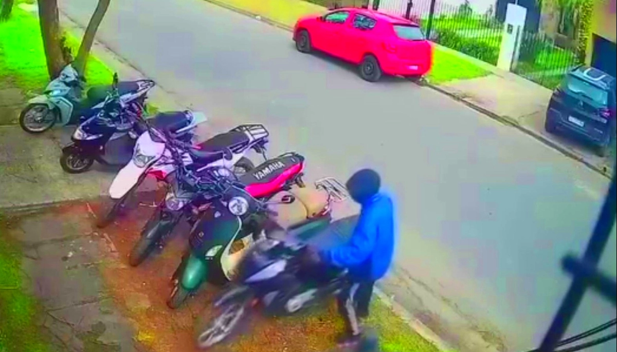 Hay esperanzas: adolescente robó una moto en La Plata y la madre lo entregó a la policía