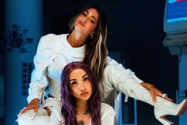 Con un look muy particular, María Becerra y TINI se vuelven a juntar con “Hasta que me enamoro”