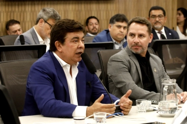 Desde el Congreso, Espinoza reclamó alivio fiscal para intendentes y advirtió sobre el "avance del hambre"