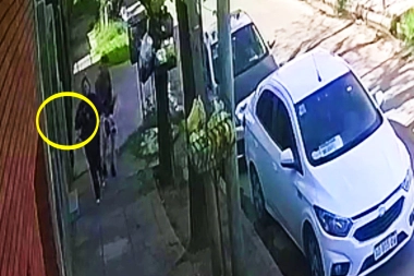 Motochorros en José C. Paz: una joven realizó un "sprint" espectacular para salvar las pertenencias