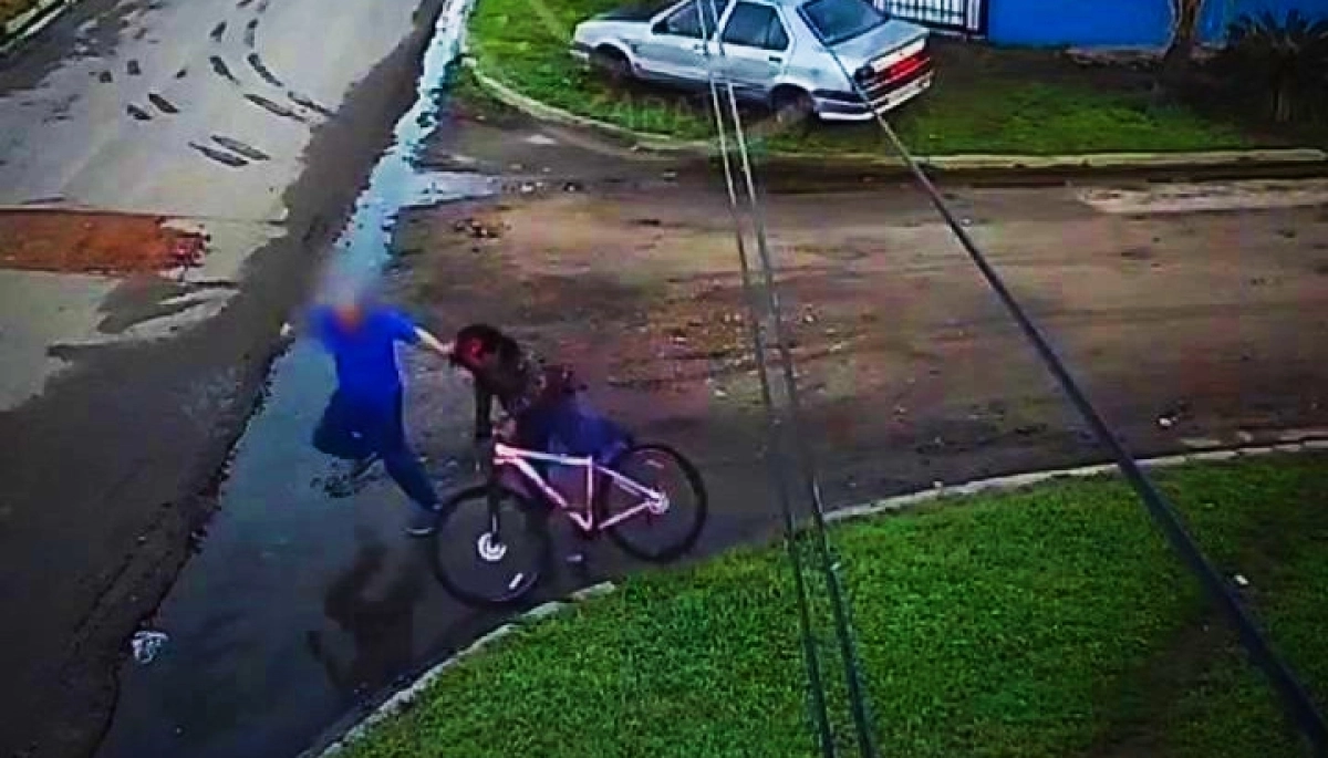 Solidaridad en Zárate: automovilista persiguió e interceptó a un "bicichorro" que escapaba tras un robo