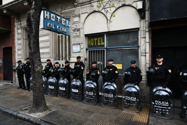 CABA recuperó un hotel usurpado en Constitución que funcionaba como prostíbulo y búnker de drogas