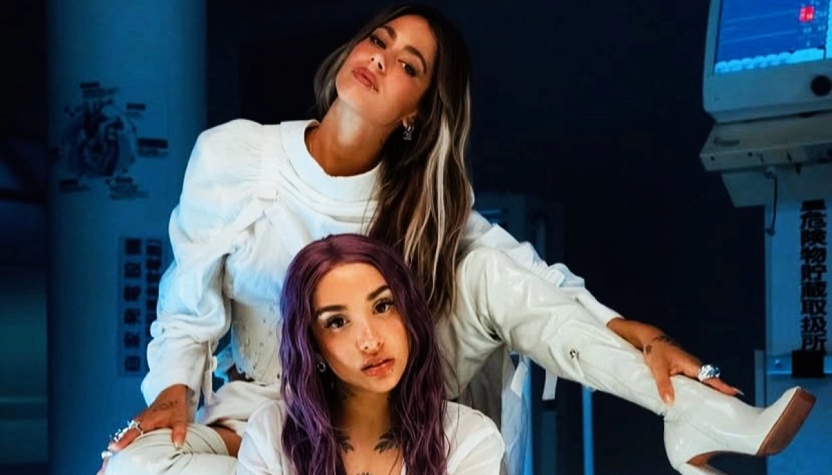 Con un look muy particular, María Becerra y TINI se vuelven a juntar con “Hasta que me enamoro”