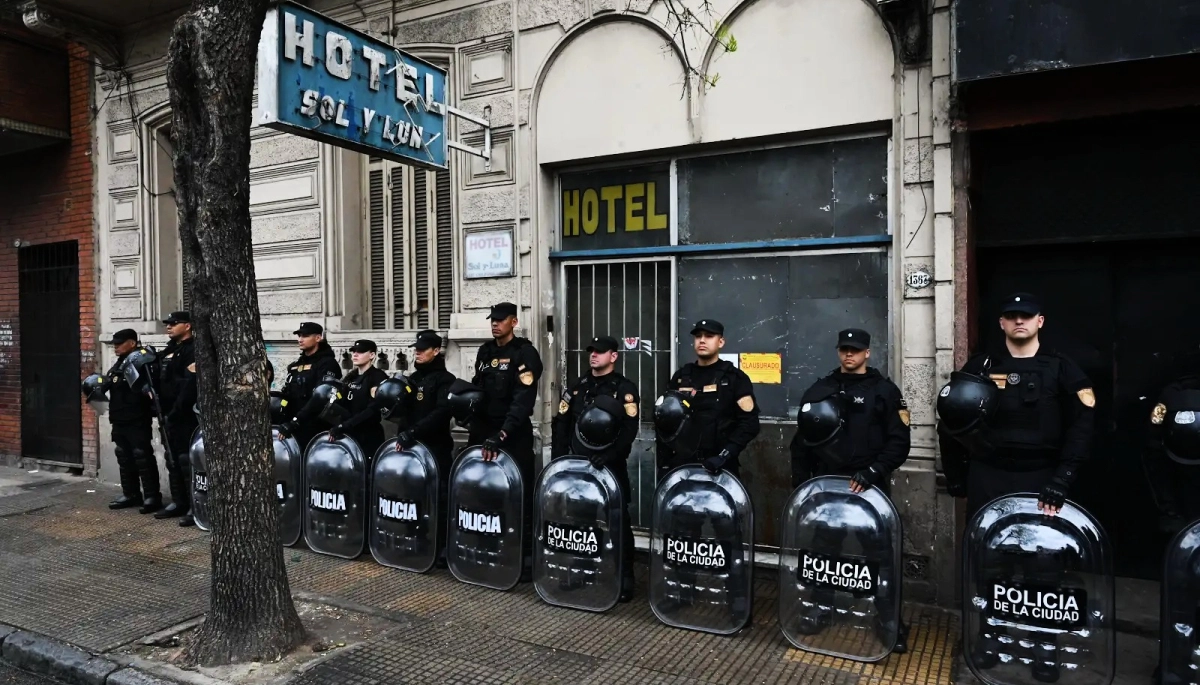 CABA recuperó un hotel usurpado en Constitución que funcionaba como prostíbulo y búnker de drogas