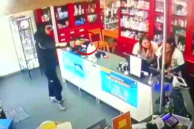 Robó una farmacia de La Plata y la policía lo hirió de muerte durante una feroz balacera