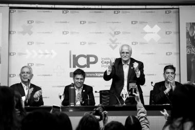 Con la victoria bonaerense en su espalda, Kicillof vuelve a la campaña nacional junto a Taiana