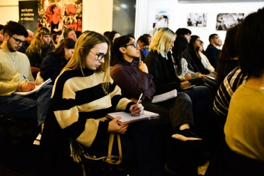Estela Díaz encabeza una clase de formación política-feminista en el Instituto de Capacitación Política
