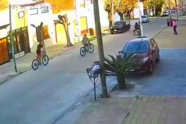 A la hora del té, motochorros asaltaron a un vecina de Tres de Febrero