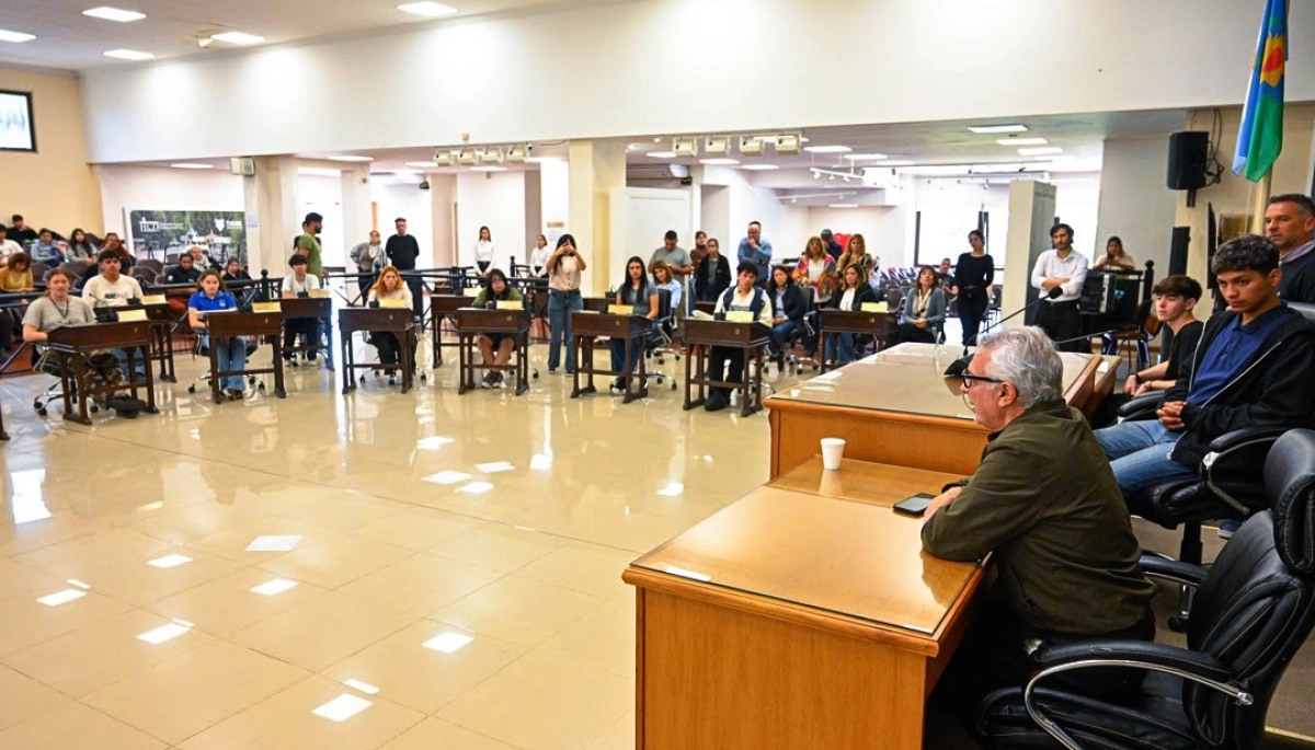 Zamora acompañó una nueva edición del Parlamento Juvenil 2025 en el Concejo Deliberante de Tigre