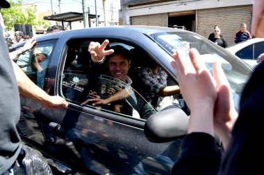 Kicillof viajó a Nueva York para homenajear a Pepe Mujica mientras Milei sigue de gira por EE. UU.