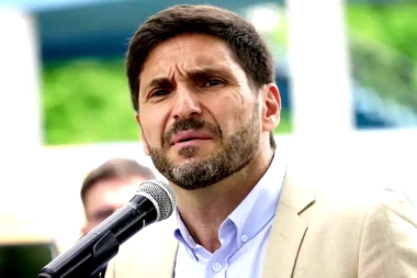 El gobernador Pullaro aplicó una salvaje suba al costo del boleto de colectivo de Rosario