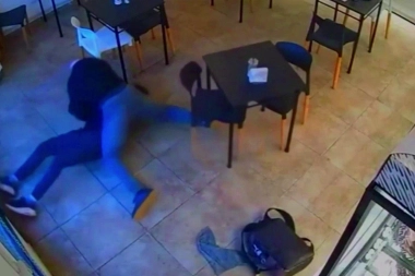 Intentó robar una panadería de Ituzaingó pero un cliente lo redujo con "tortazos"