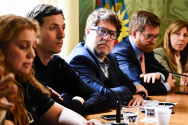 Abadistas y monzoístas apuran a Kicillof para que presente el Presupuesto 2026: “Se parece bastante a Milei”