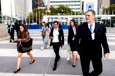 Democracia en riesgo, homenaje a Mujica y Argentina con “graves problemas”: Kicillof alzó la voz en Nueva York