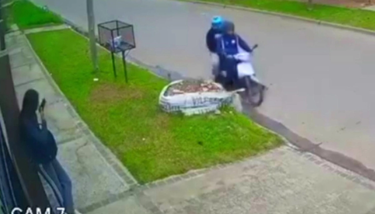 Motochorros acechan y roban con impunidad en la zona residencial de Merlo