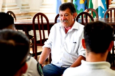 Ataúdes rotos y restos óseos a la vista: furia contra Barenghi por el estado del cementerio de Bragado