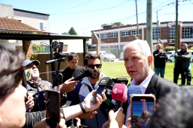 Alak votó en La Plata y destacó la campaña limpia que fortaleció la democracia provincial