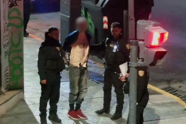 Detenido en Balvanera: con una cuchilla habría asaltado un comercio y el centro de monitoreo lo detectó en la huida