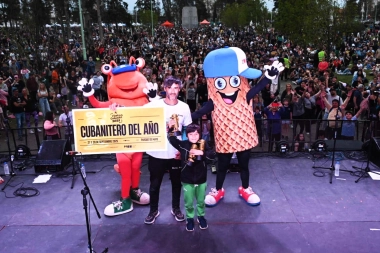 La Fiesta del Cubanito de Bahía Blanca volvió a reunir a miles de vecinos en el Parque de Mayo