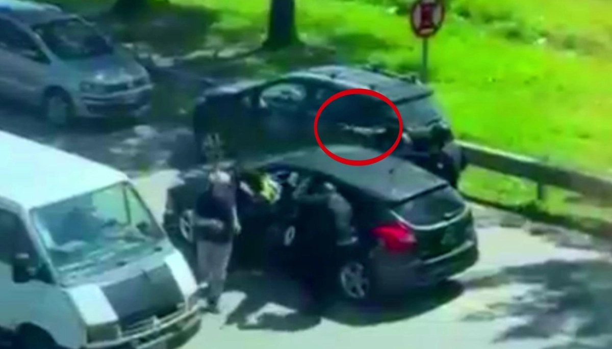 Vestidos con camperas de la Policía Federal, realizaron un golpe comando en Moreno