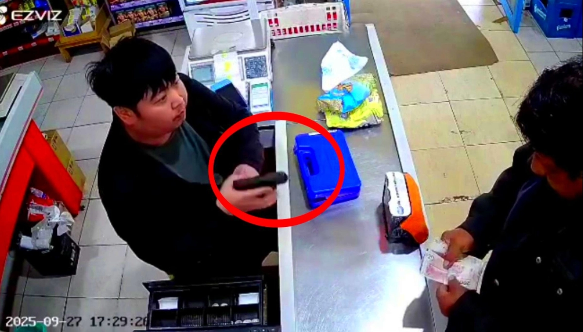 Por un queso y un dulce de leche, supermercadista chino le apuntó a un mechero con un arma de fuego