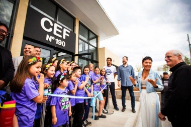 Mensaje contra la motosierra de Milei: Mayra Mendoza y Taiana inauguraron obras hechas con fondos municipales