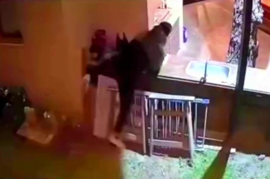 En Pinamar están a las brasas por la inseguridad: irrumpió en un quincho y robó un vacío de la parrilla