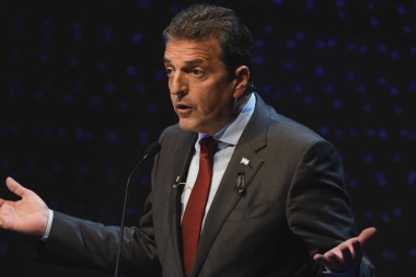 Massa reivindica la soberanía nacional y marca distancia del viaje de Milei a EE.UU.