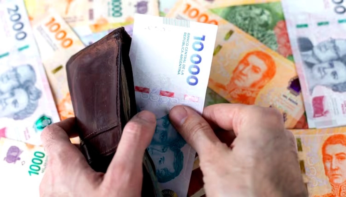 Octubre con subas: aumentan la luz, el micro, los peajes y más servicios esenciales