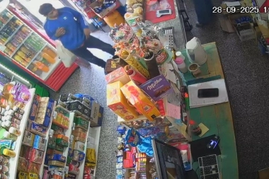 El "Barón de la cerveza" simuló ser cliente, distrajo a la empleada y se robó varias latas de un almacén
