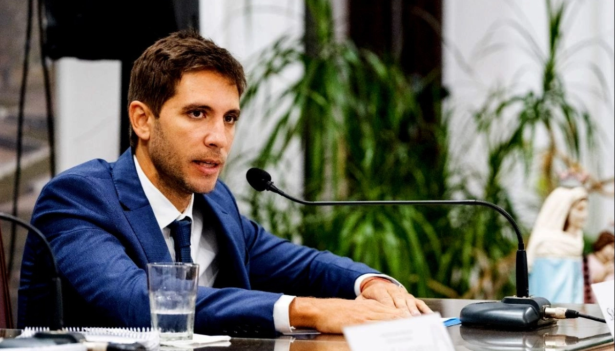 Repudio en San Nicolás: bajo el disfraz de un bono, Passaglia repartirá plata discrecionalmente otra vez