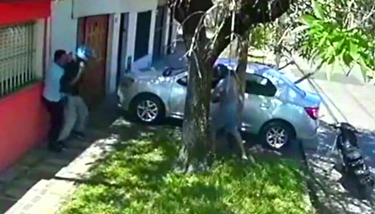 Lanús no tiene paz: se resistió al robo y desarmó a un motochorro pero el cómplice lo baleó